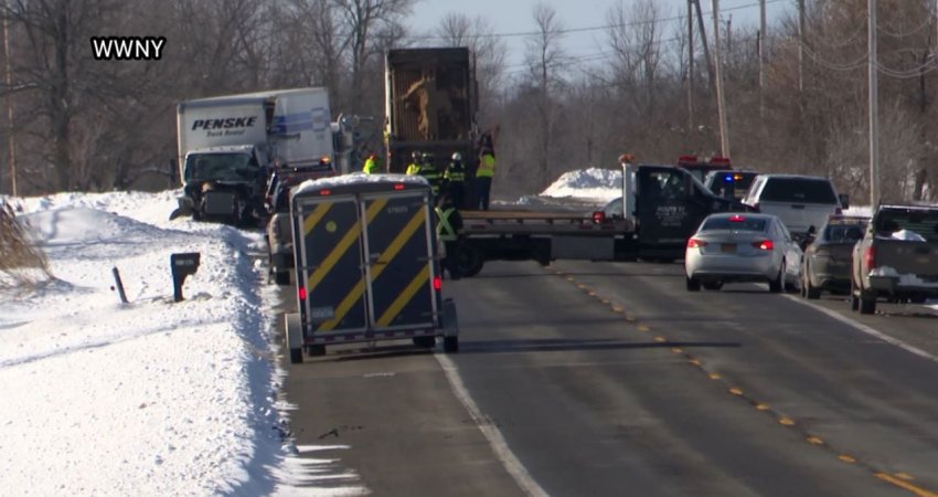 Aksident mes autobusit dhe kamionit në New Jork, gjashtë të vdekur
