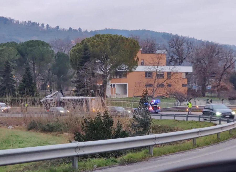 EMRI/ Vdes shqiptari në Itali, u aksidentuar në punë