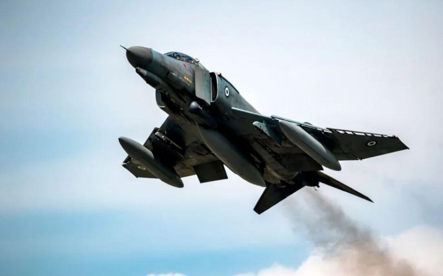 Alarmohen Forcat Ajrore greke, rrëzohet avioni ushtarak F-4