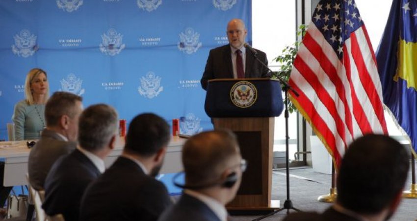 Ambasadori amerikan del me deklaratë pas takimit për Asociacionin