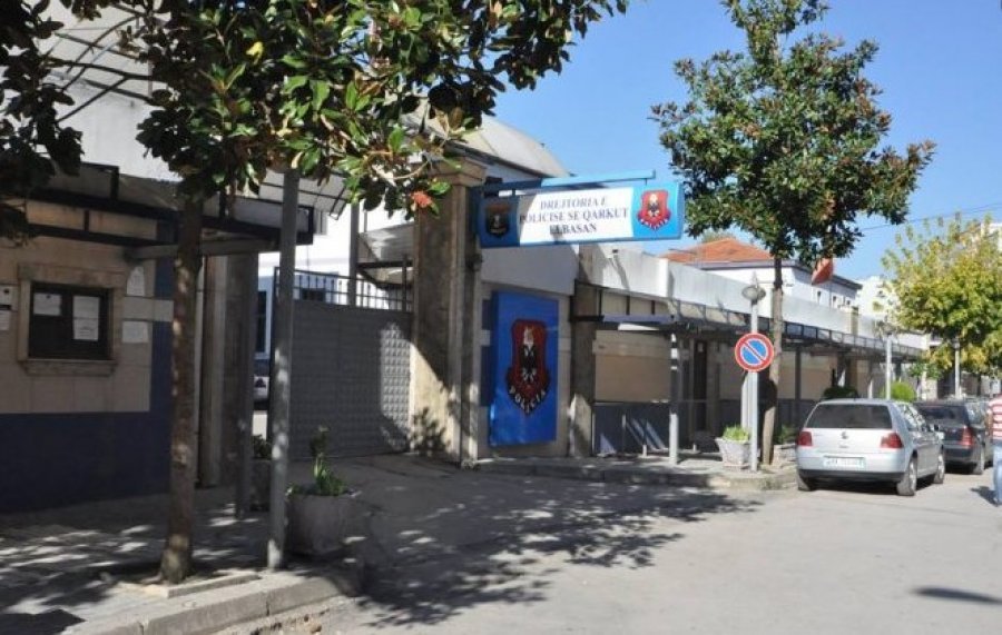 EMRI/ Pezullohet shefi i antidrogës në Elbasan, liroi të kërkuarin
