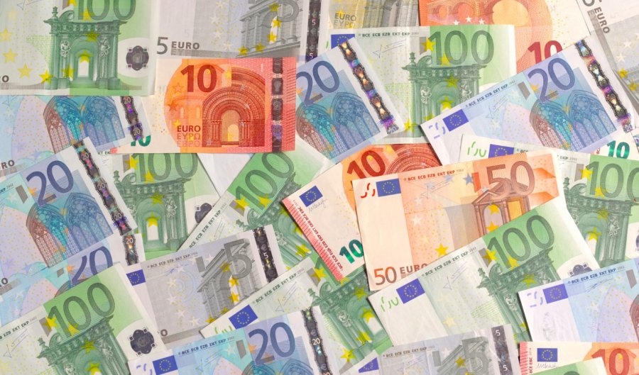 Euro e mbyll javën në rënie