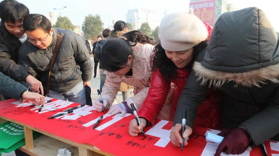 Rastet shokuese të dhunës në familje po largojnë rininë kineze nga martesa