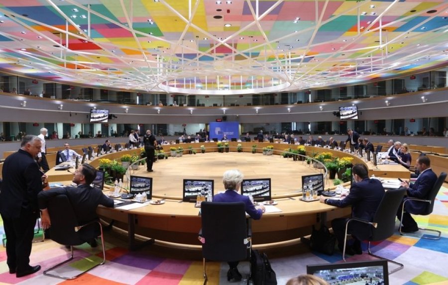 Liderët e BE: Të mos ketë masa vetëm ndaj Kosovës, por edhe ndaj Serbisë