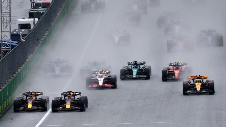 Verstappen triumfon në garën Sprint, Ferrari në podium me Sainz