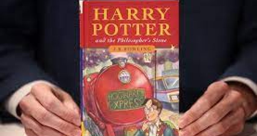 Libri i rrallë “Harry Potter” i blerë nën 1 dollarë, mund të vlejë mijëra më shumë