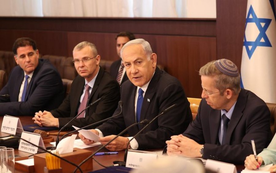 Netanyahu: I shqetësuar për valët e antisemitizmit në Francë
