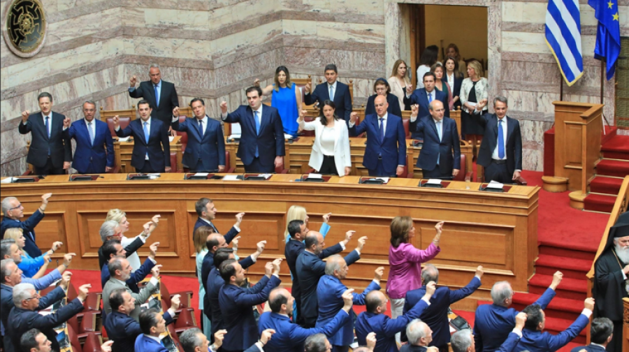 Zgjedhjet e 25 qershorit, betohen 300 deputetët e parlamentit të ri grek