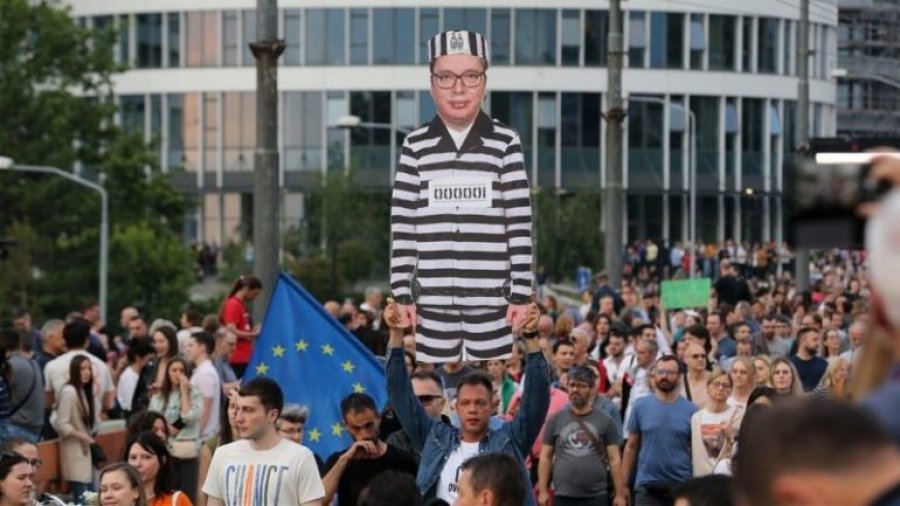 Vuçiç akuza Gjermanisë se duan ta rrëzojnë nga pushteti, eurodeputetja i përgjigjet ashpër