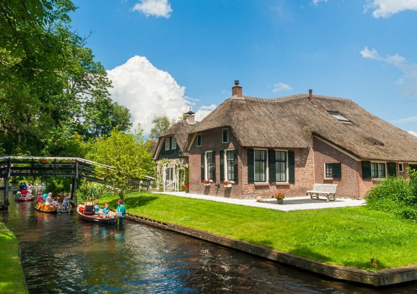 Fshati në Hollandë i cili po ‘çmend’ turistët, një mrekulli e vërtetë