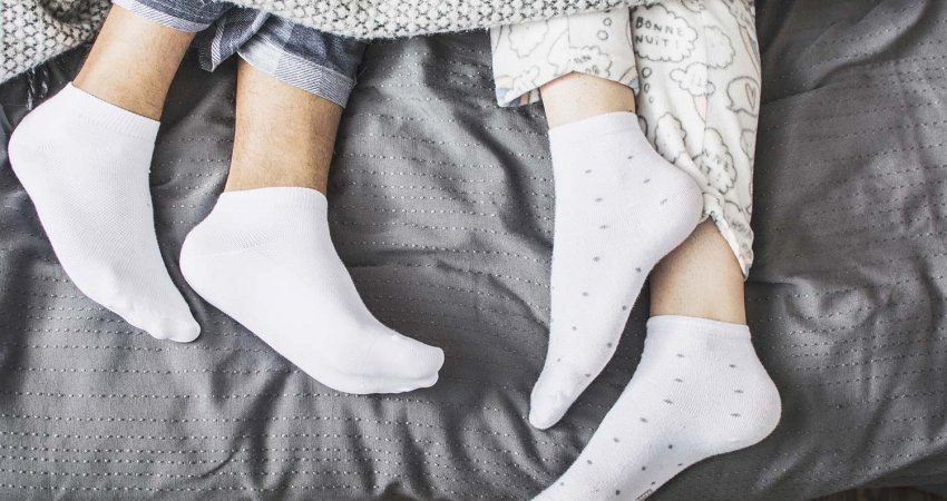 Flini me çorape, përmirësojnë gjumin