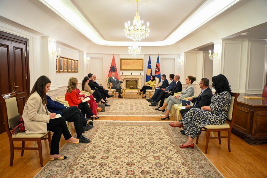 Presidenca e Kosovës zbardh bisedën mes Vjosa Osmanit dhe Edi Ramës