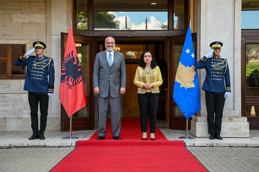 Priti Ramën në takim, reagon Presidentja e Kosovës, Vjosa Osmani