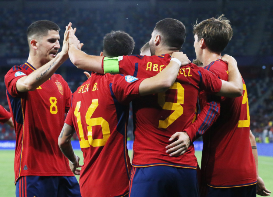 Europiani i 21-vjeçarëve/ Spanja i bashkohet Anglisë në finale