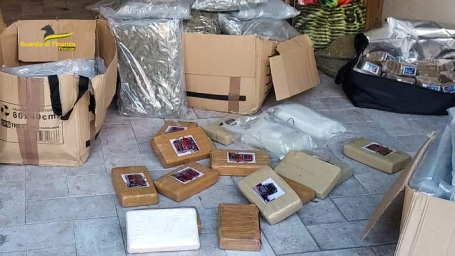 ‘Supermarket’ droge në një garazh në Firence, pranga trafikantit me origjinë shqiptare