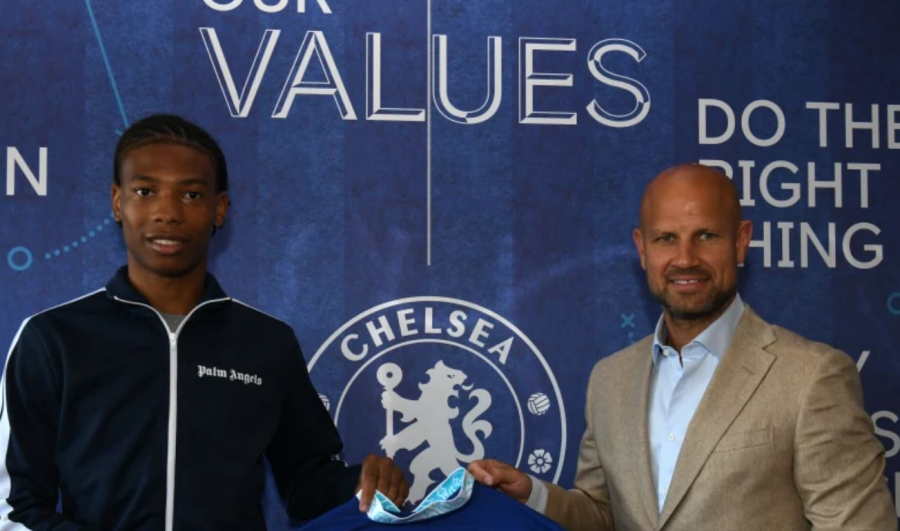 Chelsea blen talentin 17-vjeçar nga Evertoni