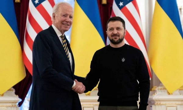 Profesori i njohur: Biden dhe ekipi i tij të bindin Ukrainën që ta njohë Kosovën