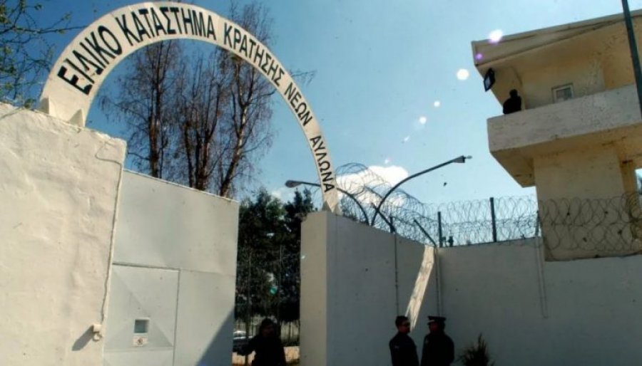 Përplasje e dhunshme në burgun grek, të përfshirë në sherr edhe të dënuar shqiptarë, raportohet për 8 të plagosur