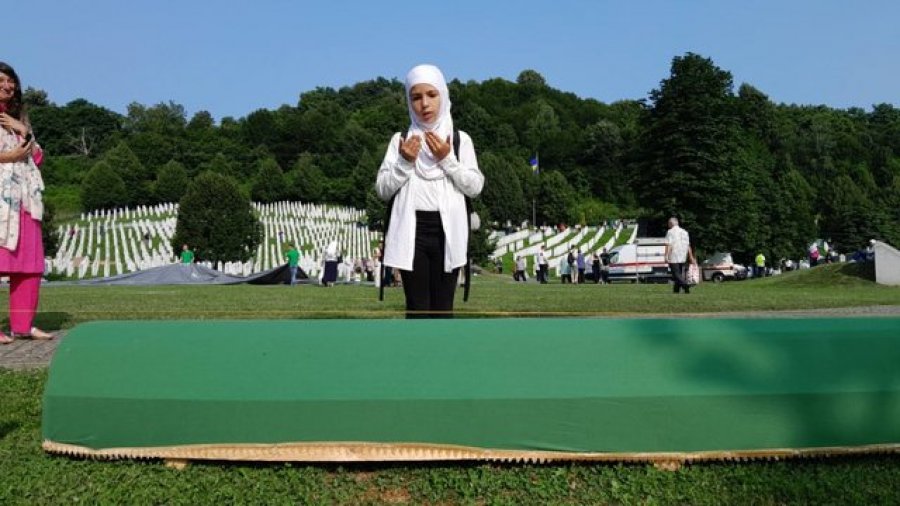 Varrosen në Srebrenicë 30 viktima të gjenocidit