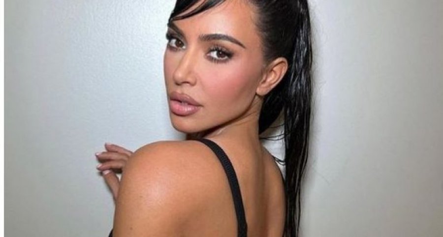 FOTO/ Kim Kardashian publikon foton shqetësuese, pranë yllit ndodhet një fantazmë?