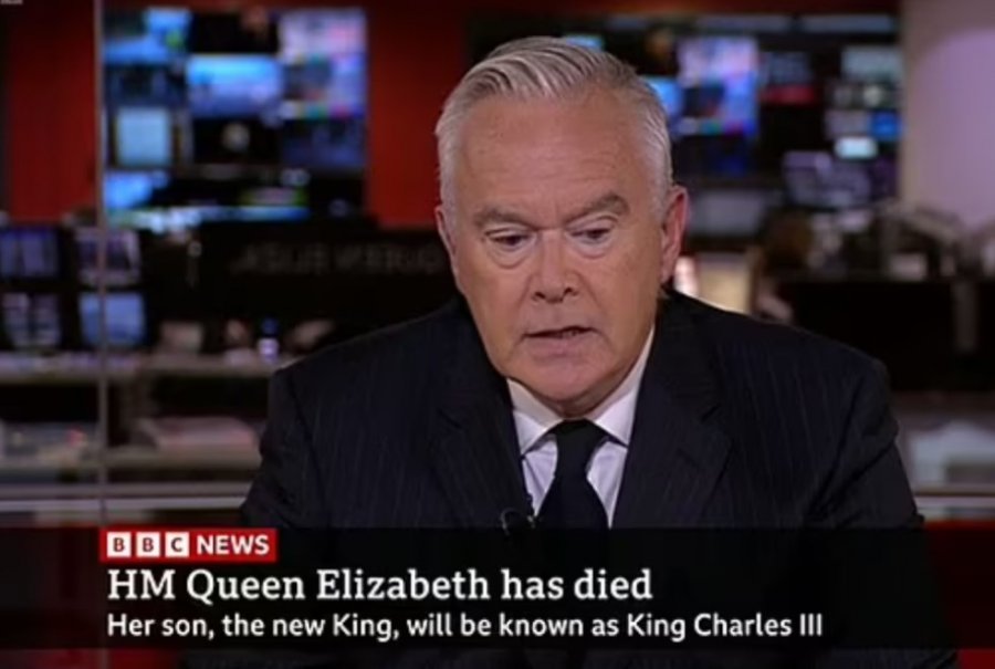 'Zëri i kombit' që njoftoi vdekjen e Mbretëreshës, i përfshirë në skandalin seksual të BBC