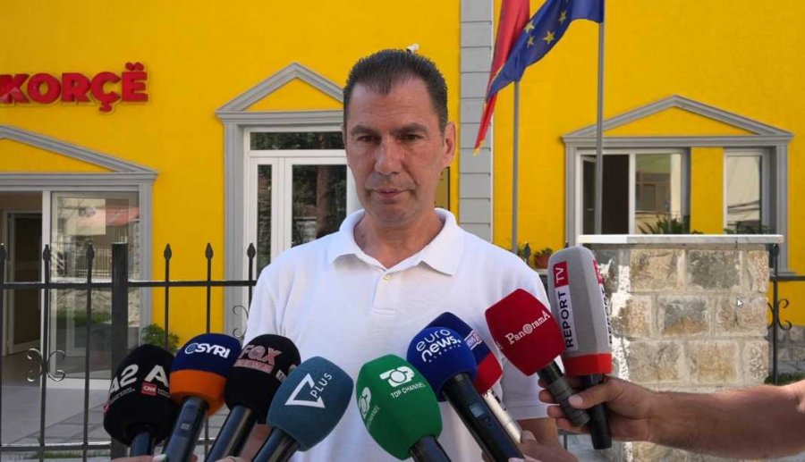 Mbi 200 mësues në pritje të rrogës në Korçë/ Kreu i sindikatës: Me atë ushqehen