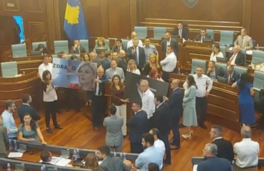 Prokuroria e Prishtinës nis hetimet për përplasjet gjatë seancës parlamentare
