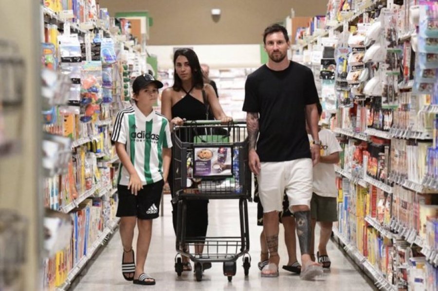 FOTO/ Messi nis jetën në SHBA, pamjet e para nga… supermarketi i lagjes