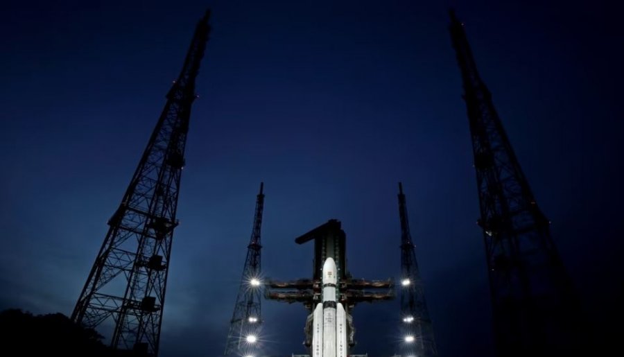 India bëhet gati për misionin historik në Hënë