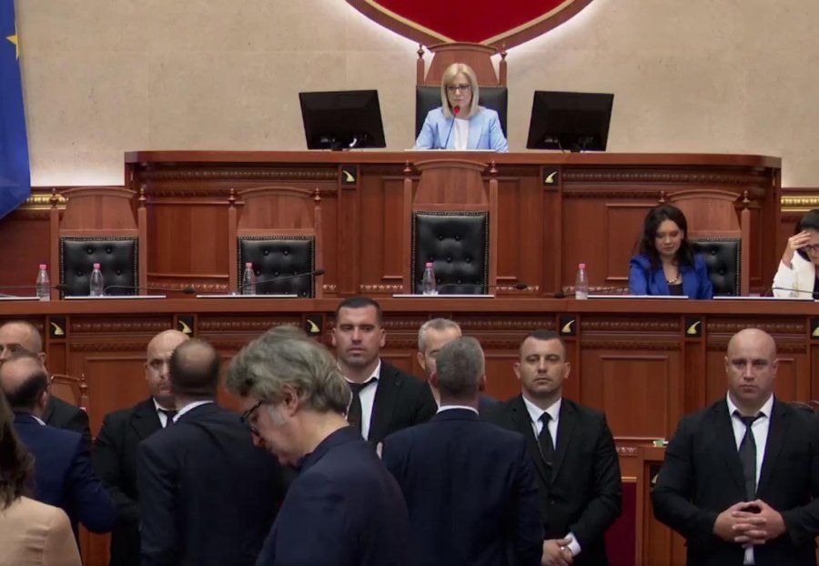 'Rilindja' detyrohet, thërret sot Kuvendin për shqyrtimin e kërkesës së SPAK për arrestimin e Ahmetajt