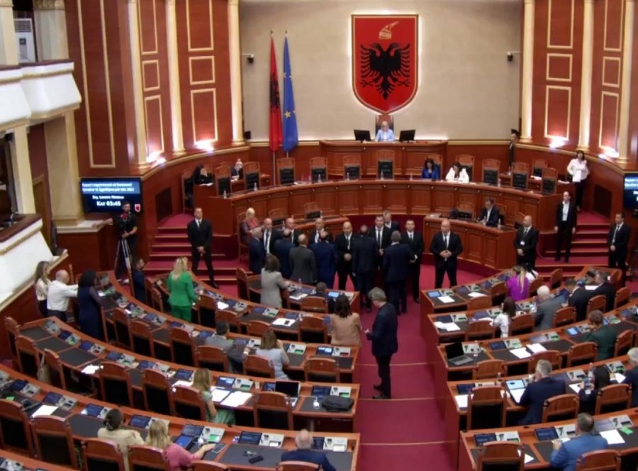 VOA: Kërkesa për arrestimin e deputetit Ahmetaj votohet të premten në Kuvend