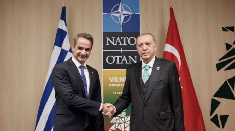 ‘Armiqtë e vjetër’ ulen në tryezë, Erdogan dhe Mitsotakis bien dakord për bisedime të reja pozitive mes vendeve