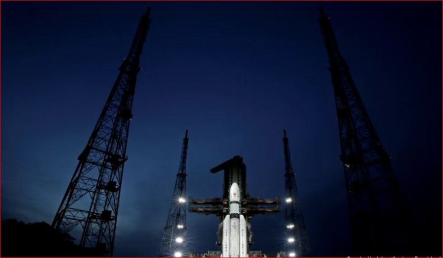 Gara për të 'pushtuar' Hënën, India nis anijen e saj kozmike në orbitë