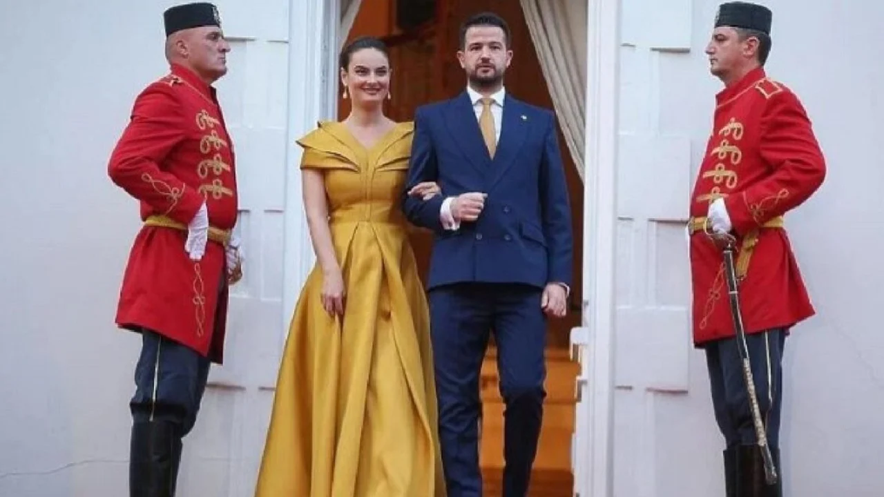 Zonja e Parë e Malit të Zi kritikohet për veshjen, përgjigjet Milatoviç
