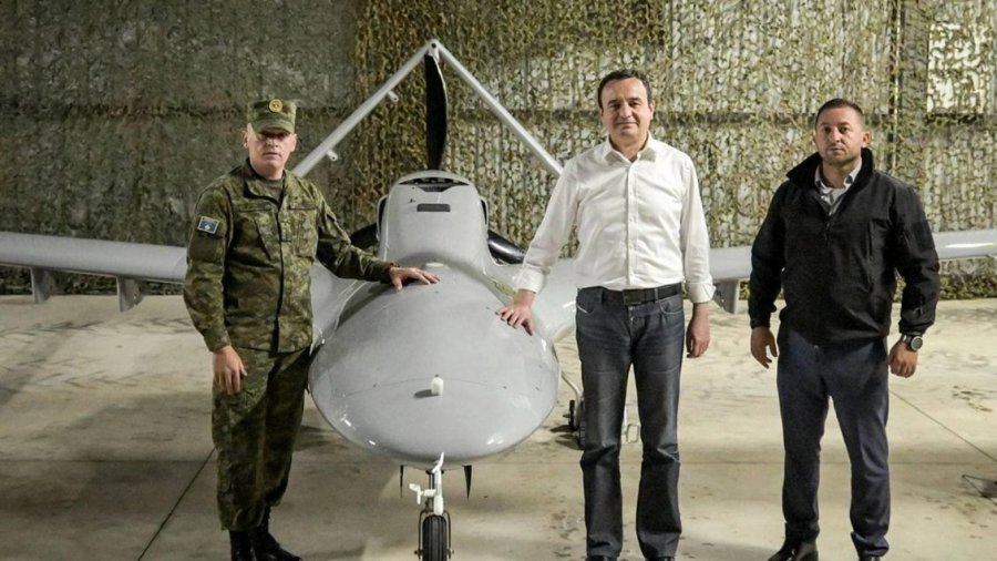 FOTO/ Kurti prezanton dronët Bayraktar të blerë nga Turqia
