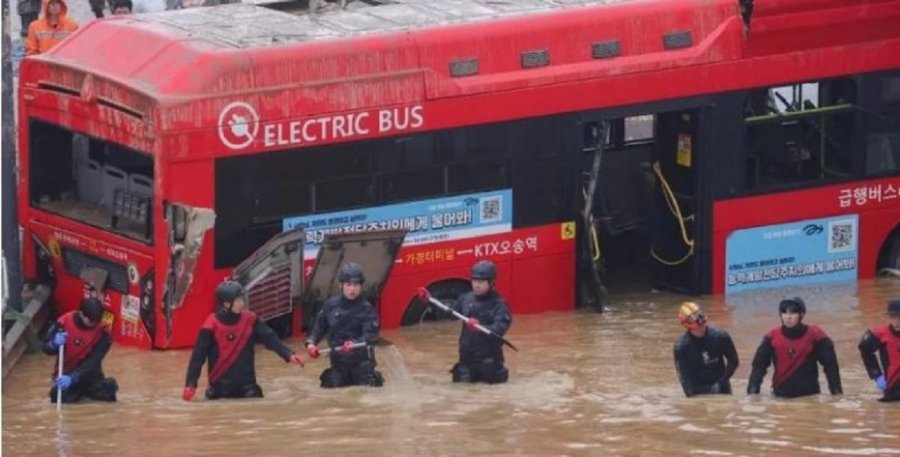 Bilanc i frikshëm nga moti i keq në Korenë e Jugut, nxirren 5 trupa të pajetë nga një autobus i përmbytur