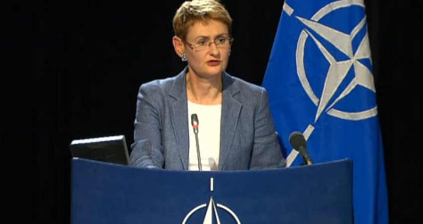 Oana Lungescu i jep lamtumirën NATO-s pas 13 vitesh në detyrë si zëdhënësja kryesore