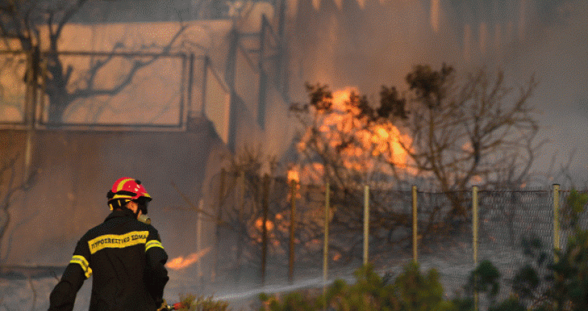 Zjarret godasin Evropën Jugore derisa temperaturat rriten në Itali, Greqi dhe Spanjë