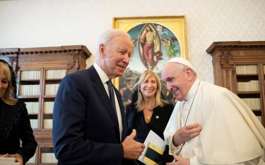Lufta në Ukrainë/ Biden takohet me të dërguarin e Vatikanit 
