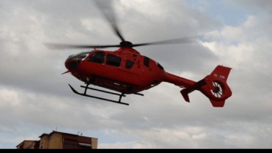 'Pësoi goditje në zemër'/ Pushuesi transportohet me helikopter nga Pogradeci në Tiranë