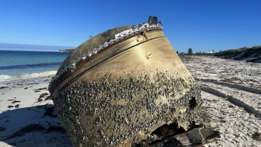 Policia australiane tregon se çfarë mund të jetë cilindri misteriozi i gjetur në një plazh