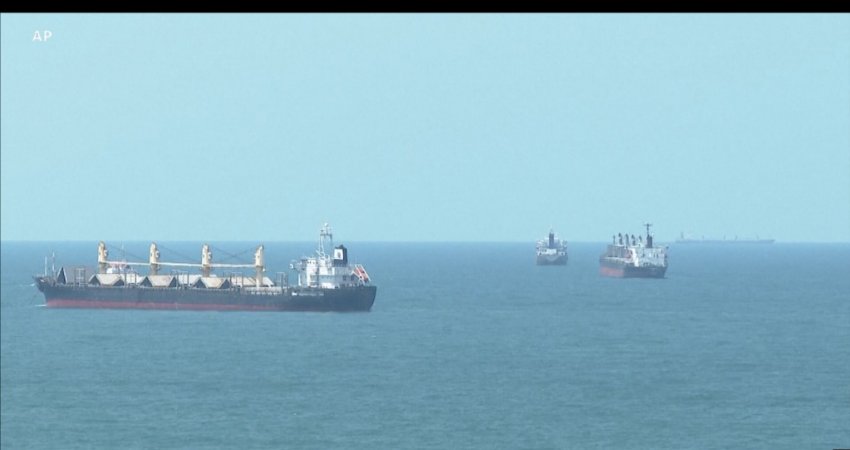 Paralajmërim serioz nga SHBA: Rusia mund të sulmojë anijet me civilë në Detin e Zi