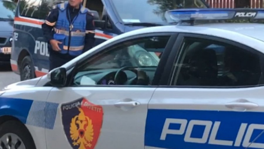 Nuk iu bind policisë dhe bëri manovra të rrezikshme me automjet, prangoset i riu në Korçë