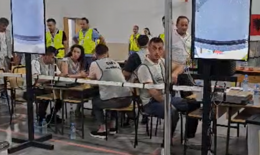Zgjedhjet në Rrogozhinë/ 15 QV të numëruara nga 54, garë e ngushtë mes kandidatëve