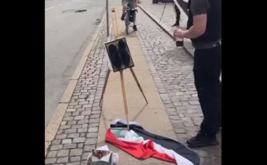 VIDEO e rëndë/ Pas Suedisë ndodh në Danimarkë. Protestuesit shkelin dhe djegin Kuranin