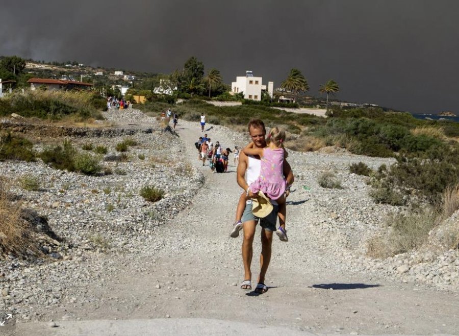 Greqi, evakuuimi nga ishulli i Rodosit, më i madhi prej zjarreve në vend
