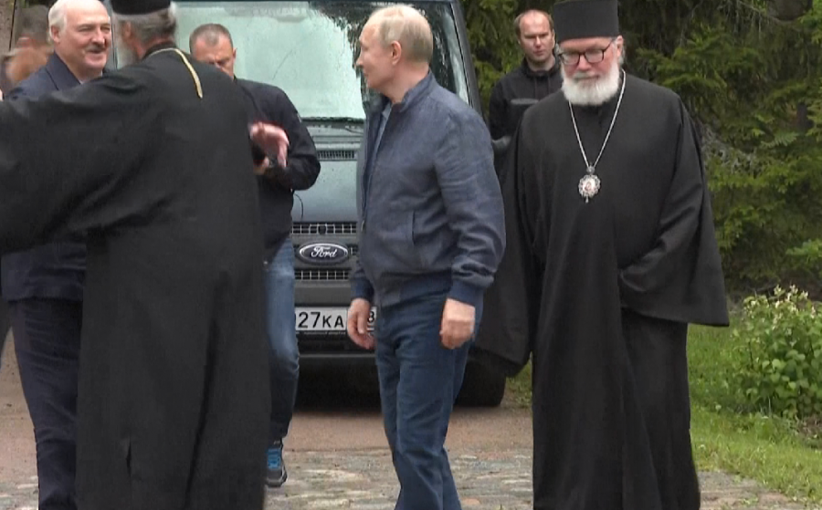 Putin e Lukashenko vizitojnë manastirin Valaam në veri të Rusisë 