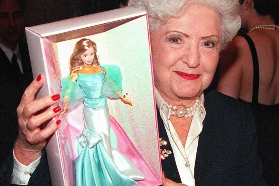 Krijoi kukullën 'Barbie', kush është Ruth Handler, gruaja që u frymëzua nga vajza e saj?