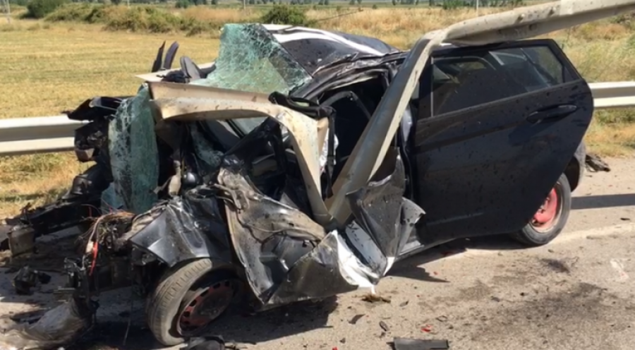 Aksident i rëndë në Korçë, makina del nga rruga, plagoset shoferi