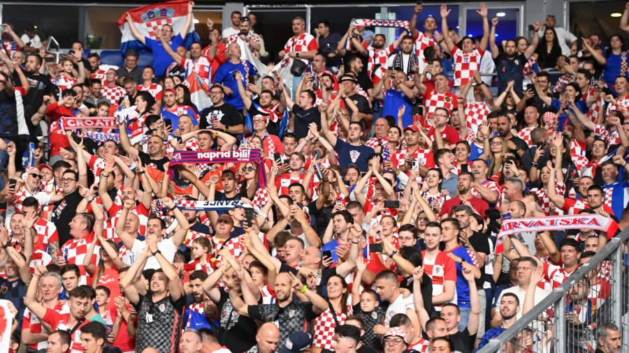 UEFA nuk fal, 150 mijë € gjobë dhe mbyllje stadiumi për Kroacinë